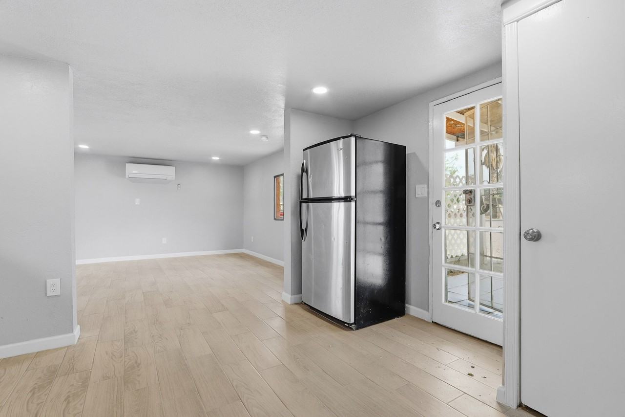 593 Myra St #1 - Photo 6 of 23