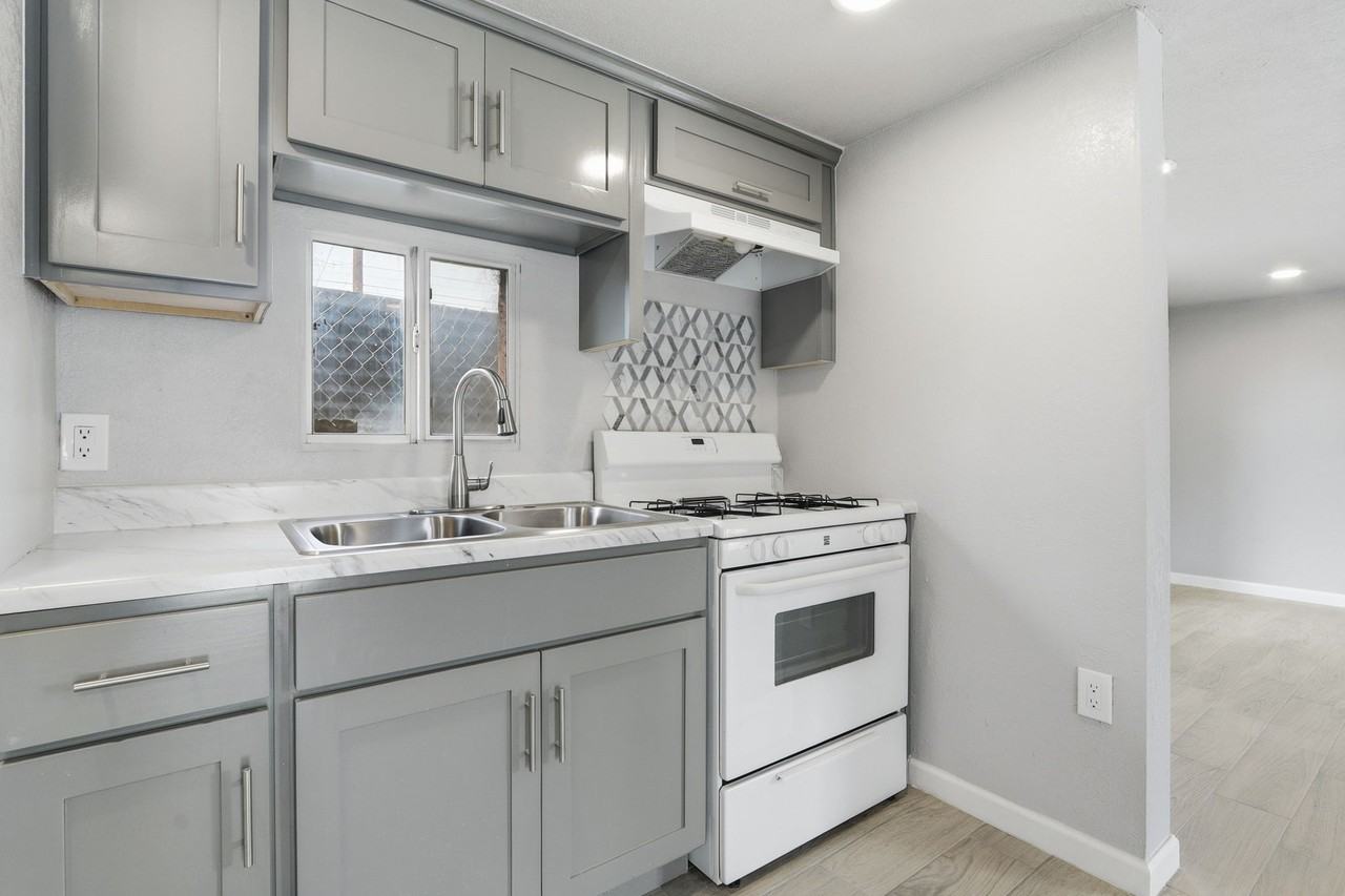593 Myra St #1 - Photo 7 of 23