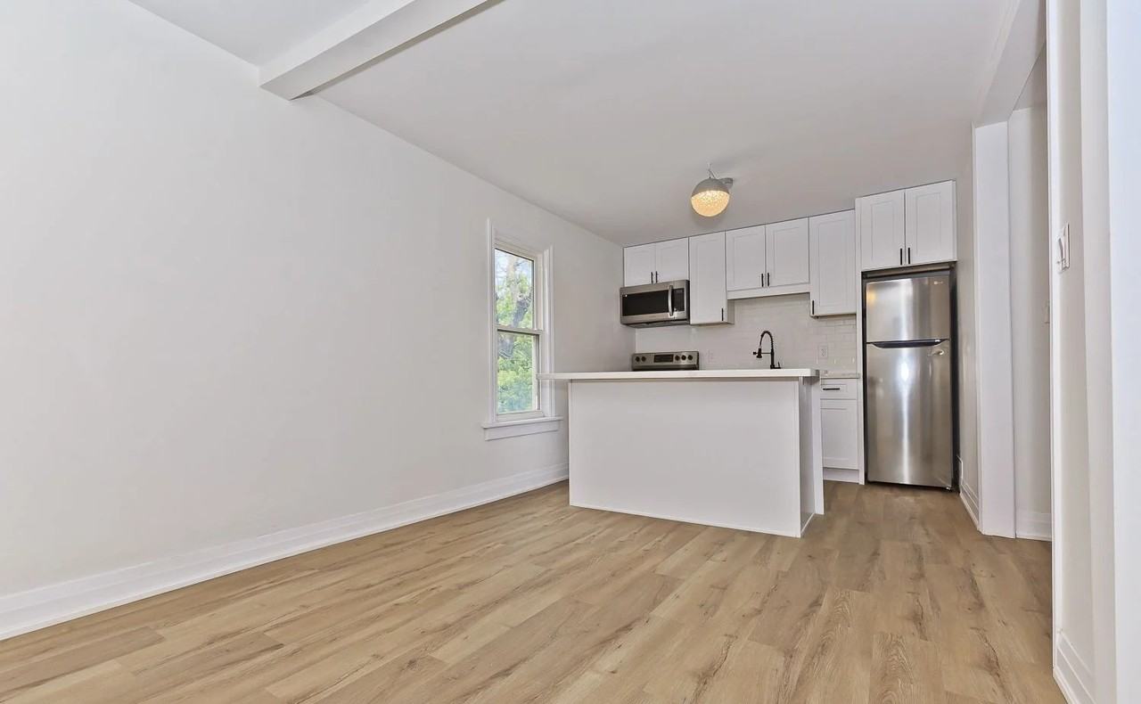 4743 Ryerson Crescent - Photo 7 of 31