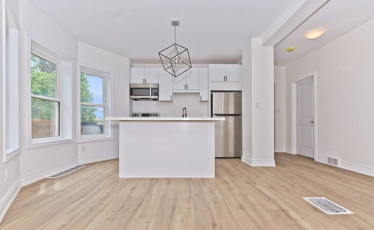 4743 Ryerson Crescent - Photo 6 of 31