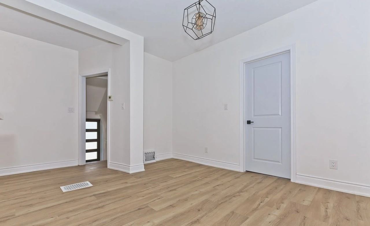 4743 Ryerson Crescent - Photo 4 of 31