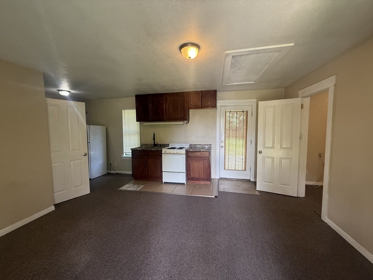 302 1/2 S Burleson St #1 - Photo 4 of 10