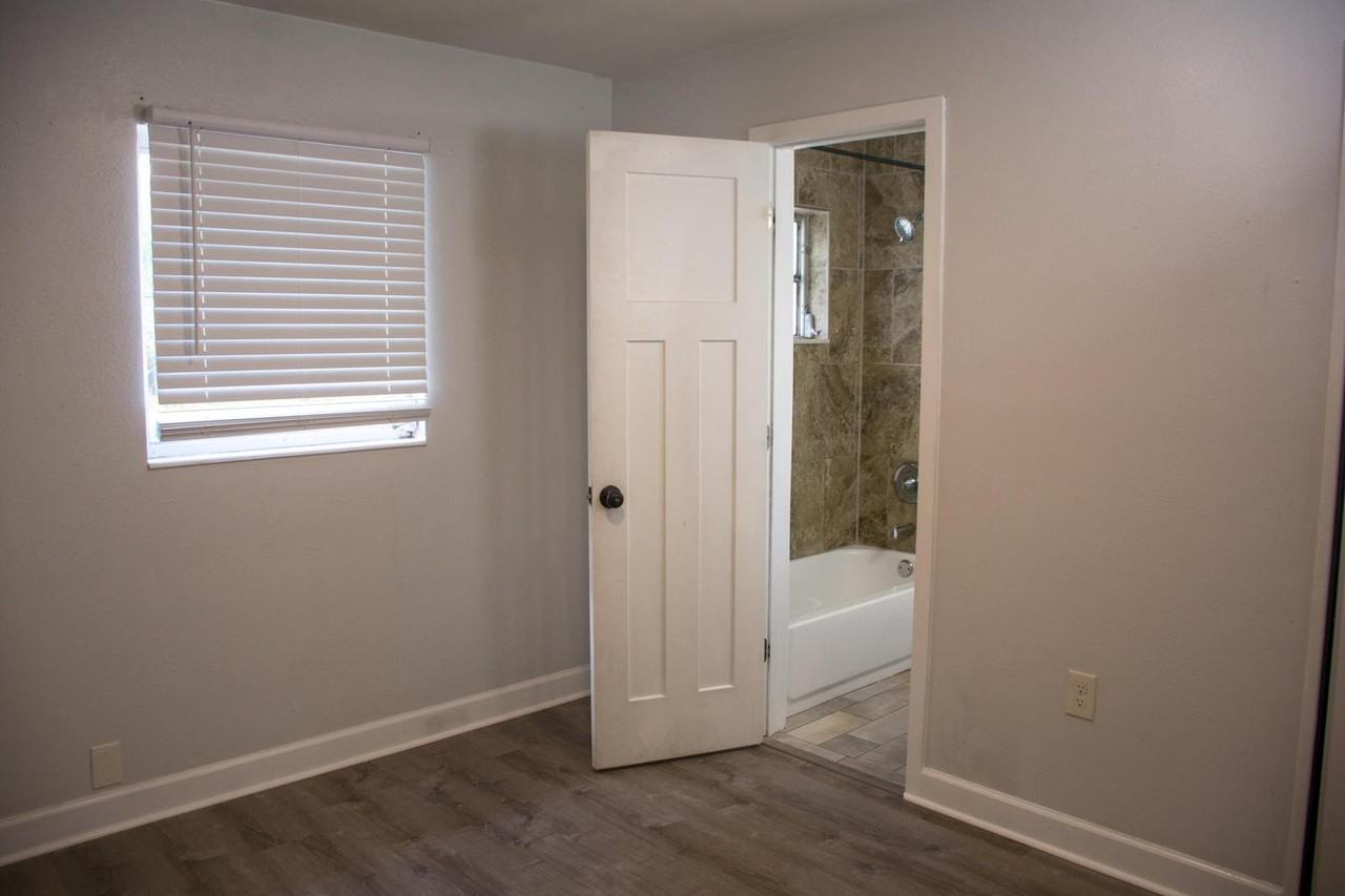 86 Hurwood Ave #1 - Photo 4 of 27