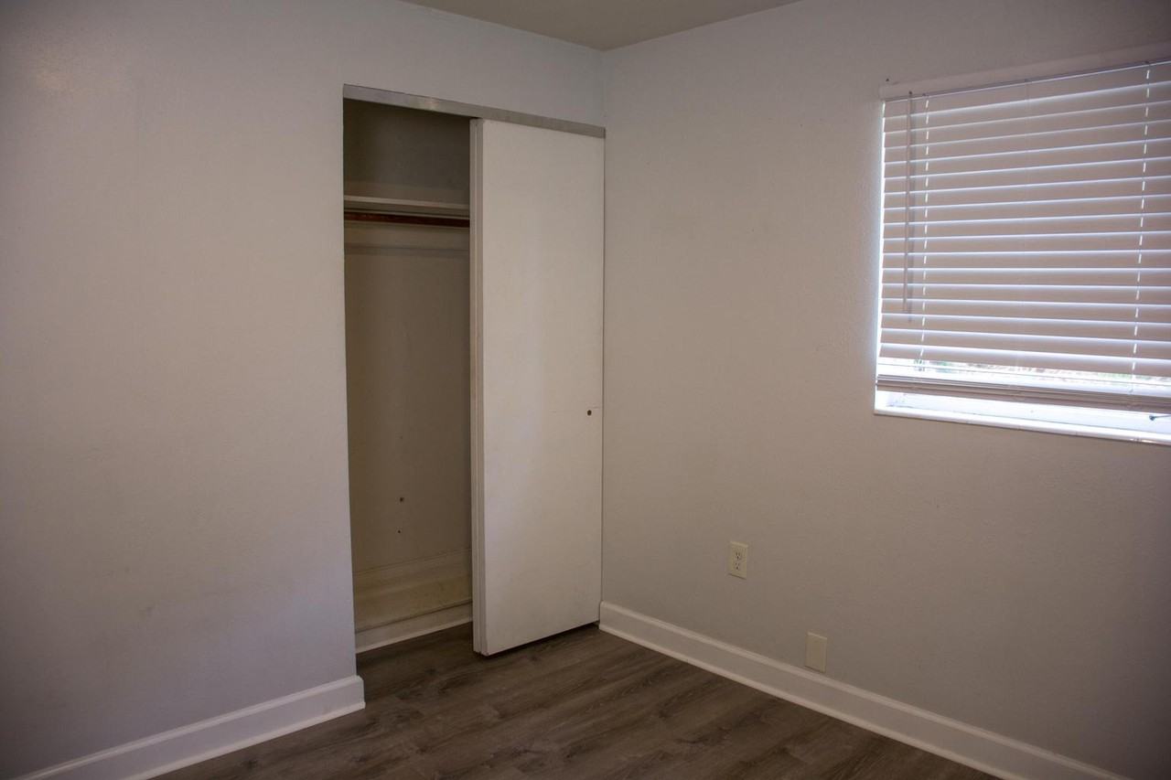 86 Hurwood Ave #1 - Photo 5 of 27