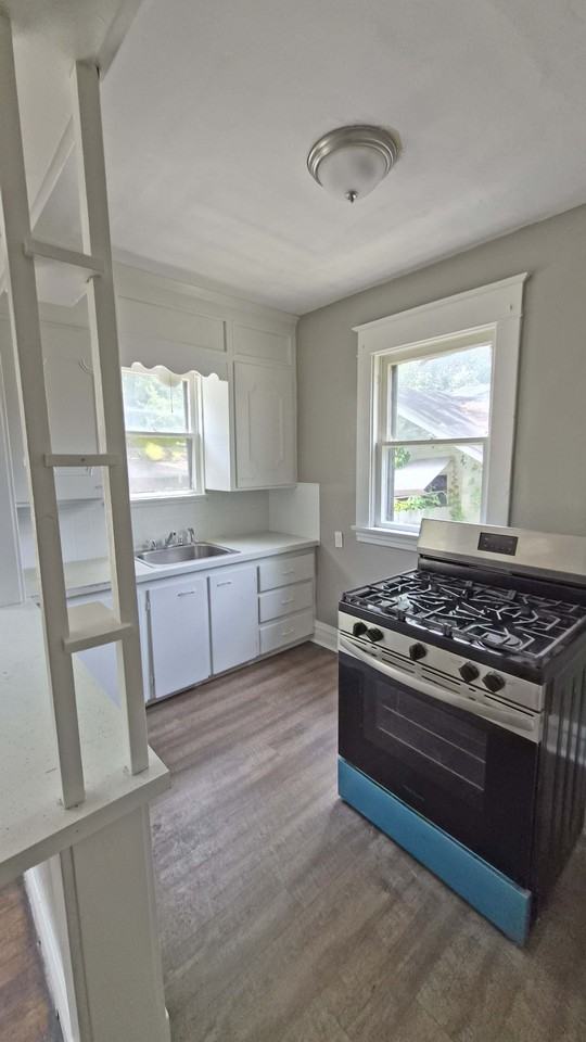 2311 Oakwood Ave #2311 - Photo 5 of 10