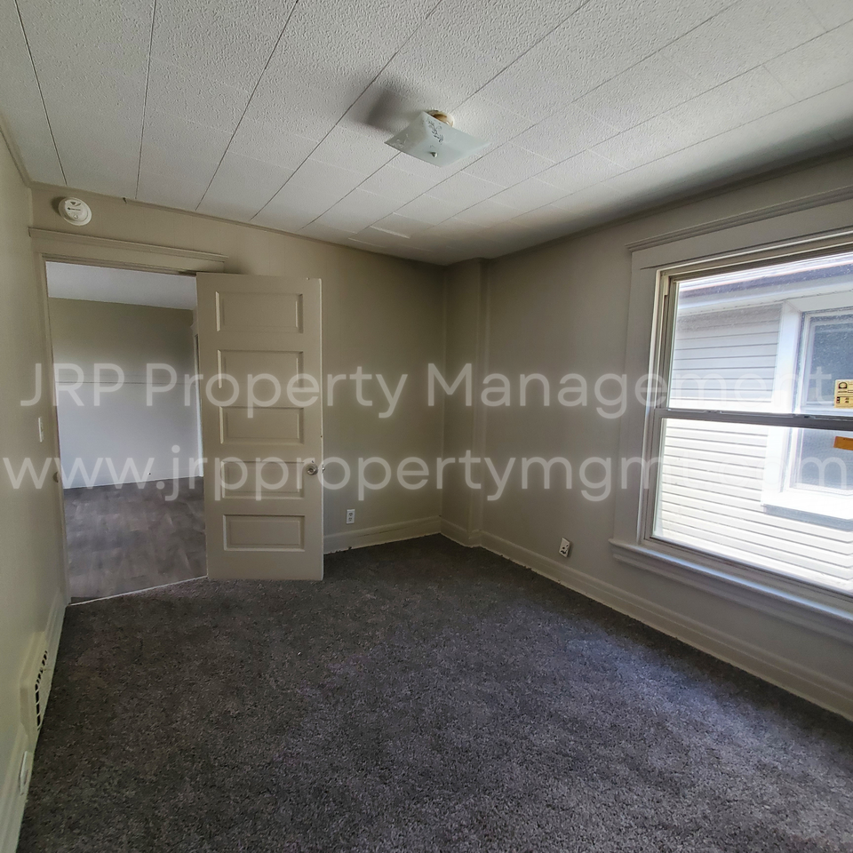 119 N Pleasant St #119-5 - Photo 3 of 10