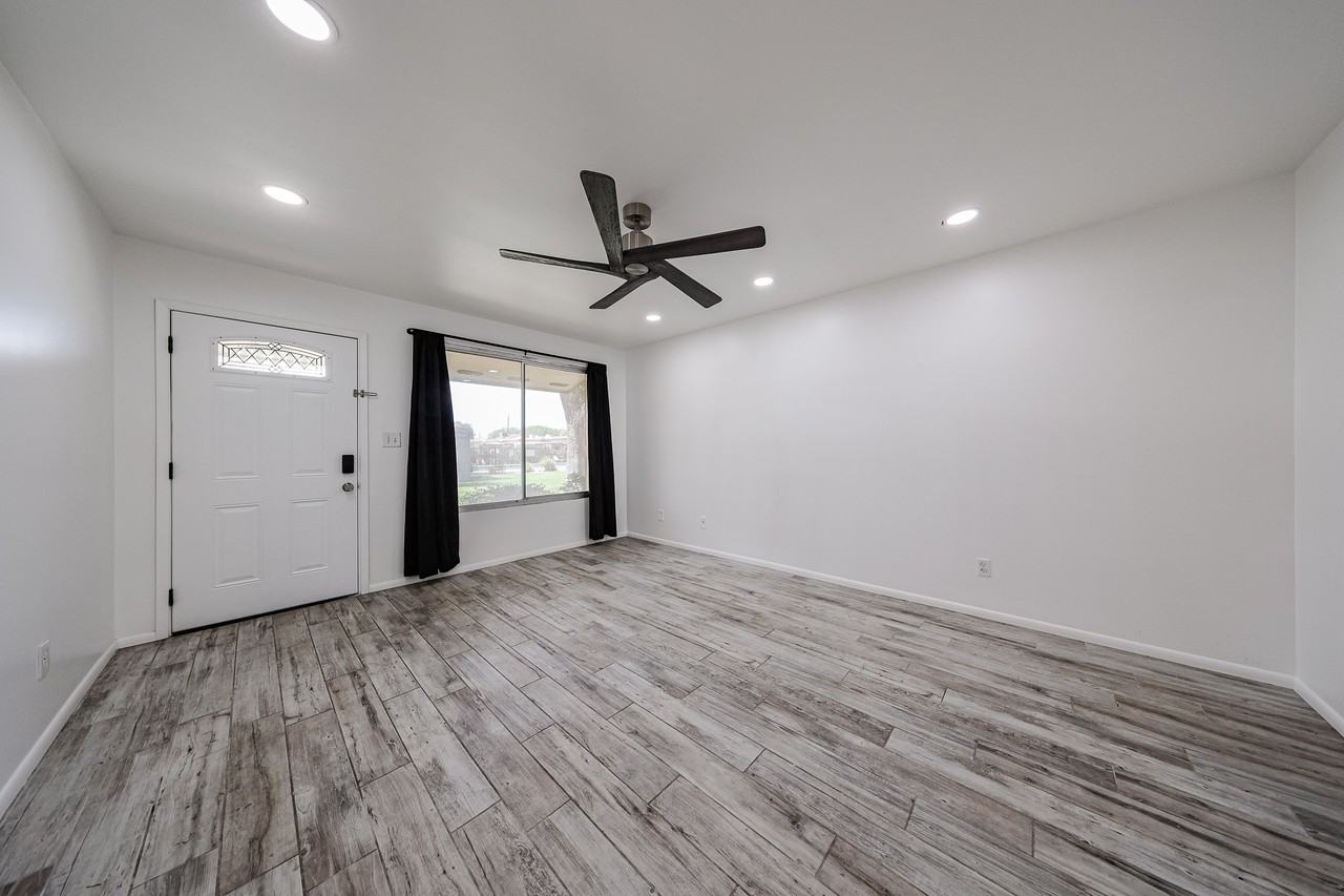 2501 N 22nd Dr #1 - Photo 6 of 26