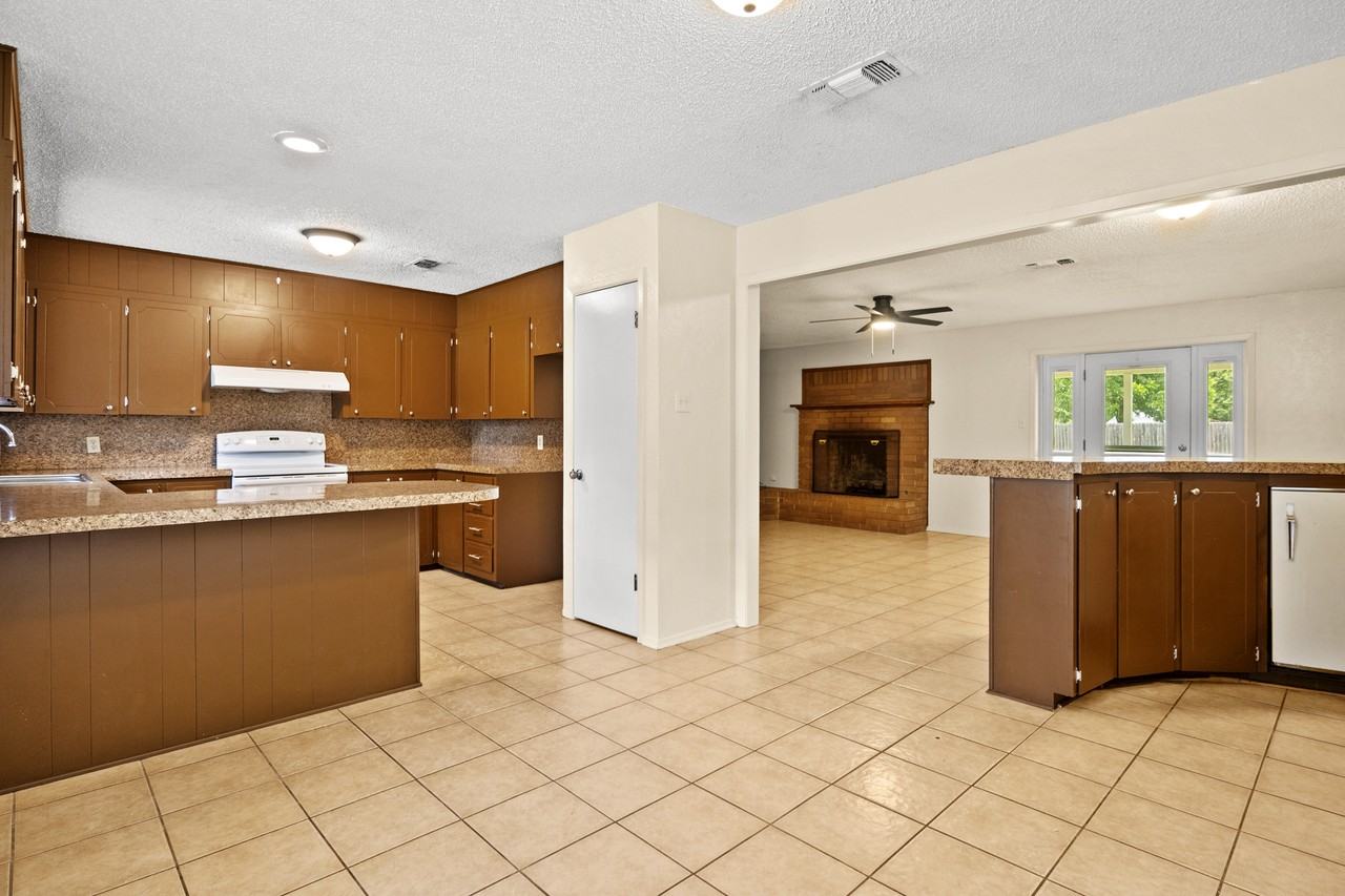 905 N Johnson Ave #1 - Photo 3 of 10