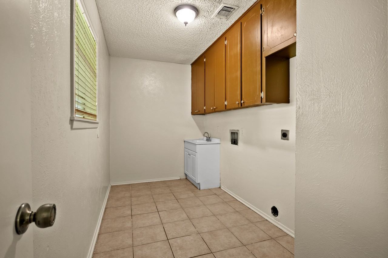905 N Johnson Ave #1 - Photo 4 of 10