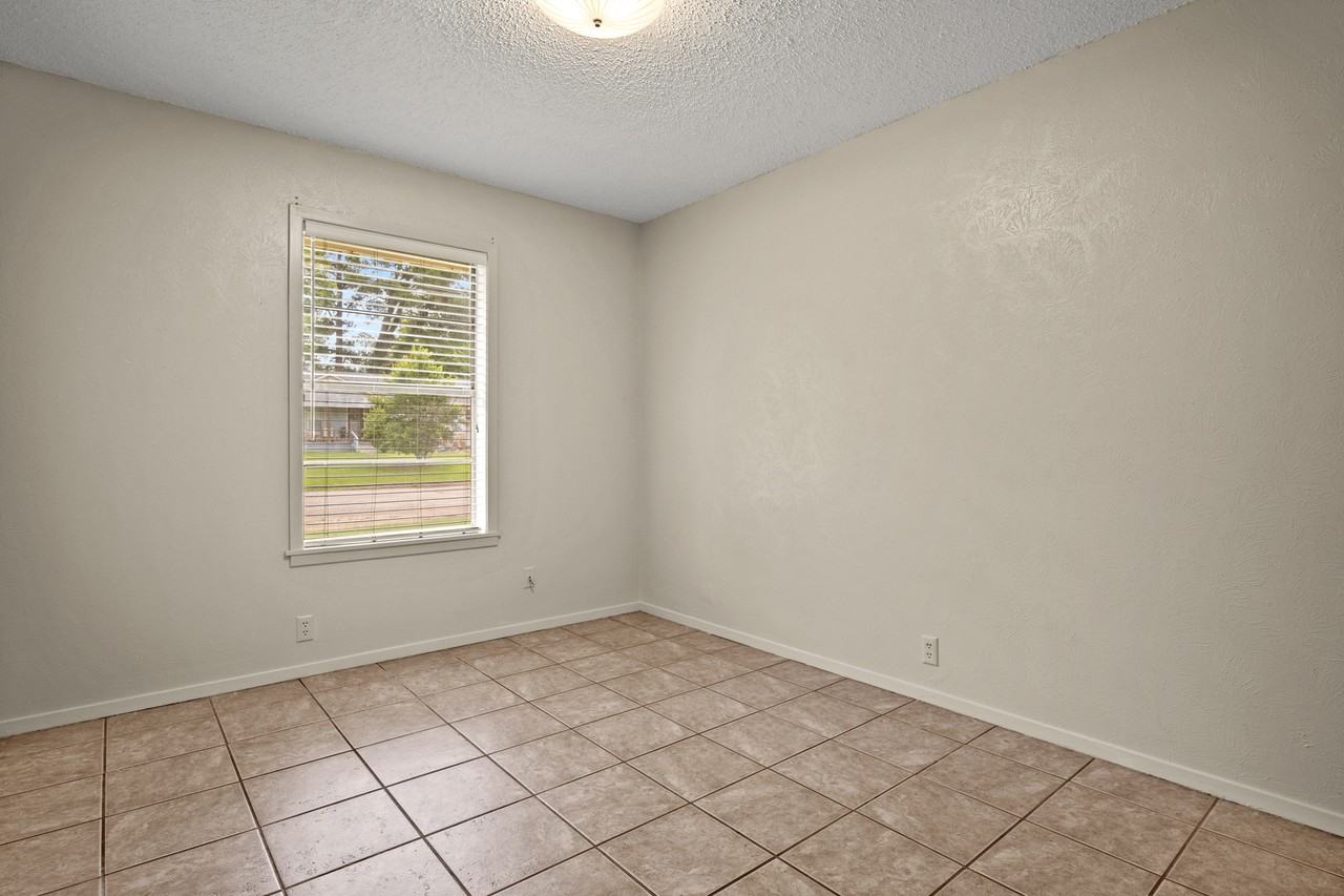 905 N Johnson Ave #1 - Photo 6 of 10