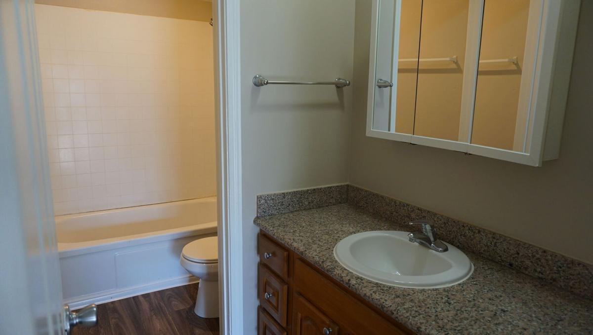 3200 Lakeside Dr - Photo 4 of 50