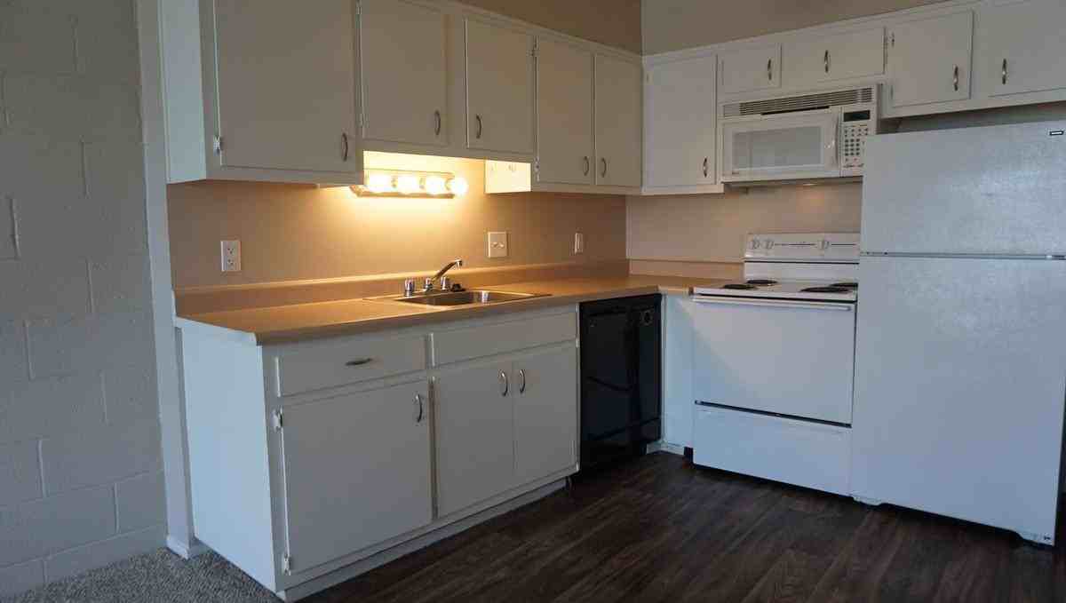 3200 Lakeside Dr - Photo 2 of 50