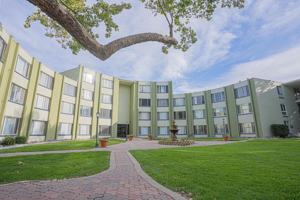 featured image of 3200 Lakeside Dr