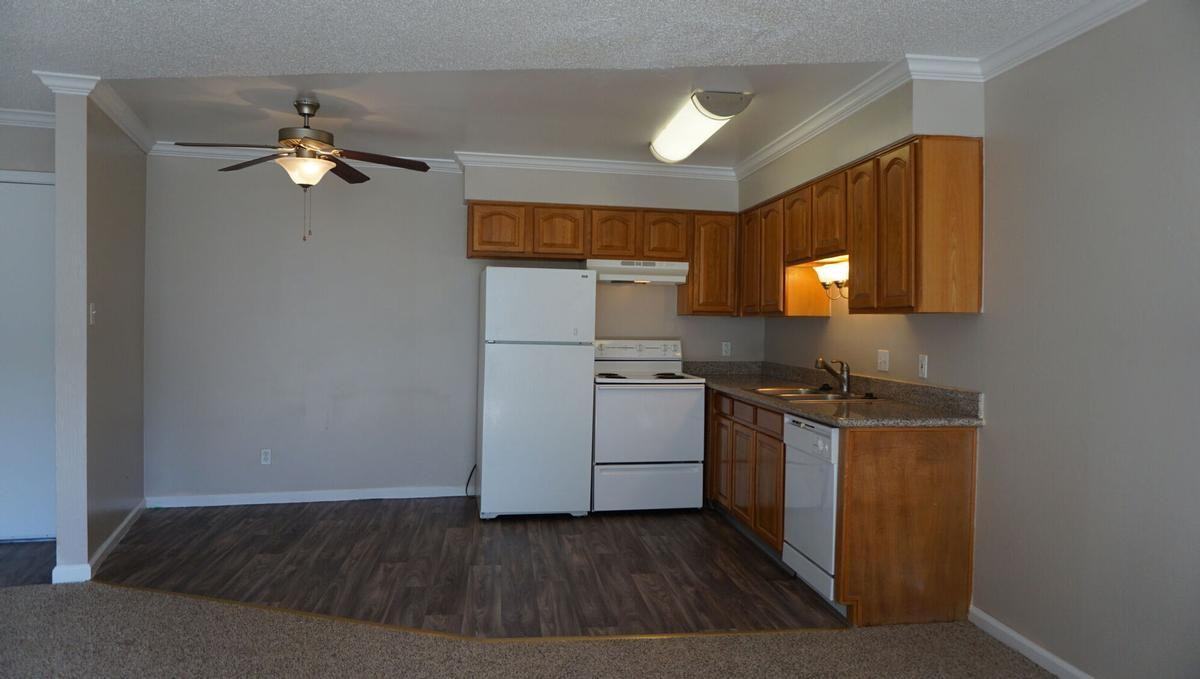 3200 Lakeside Dr - Photo 4 of 50