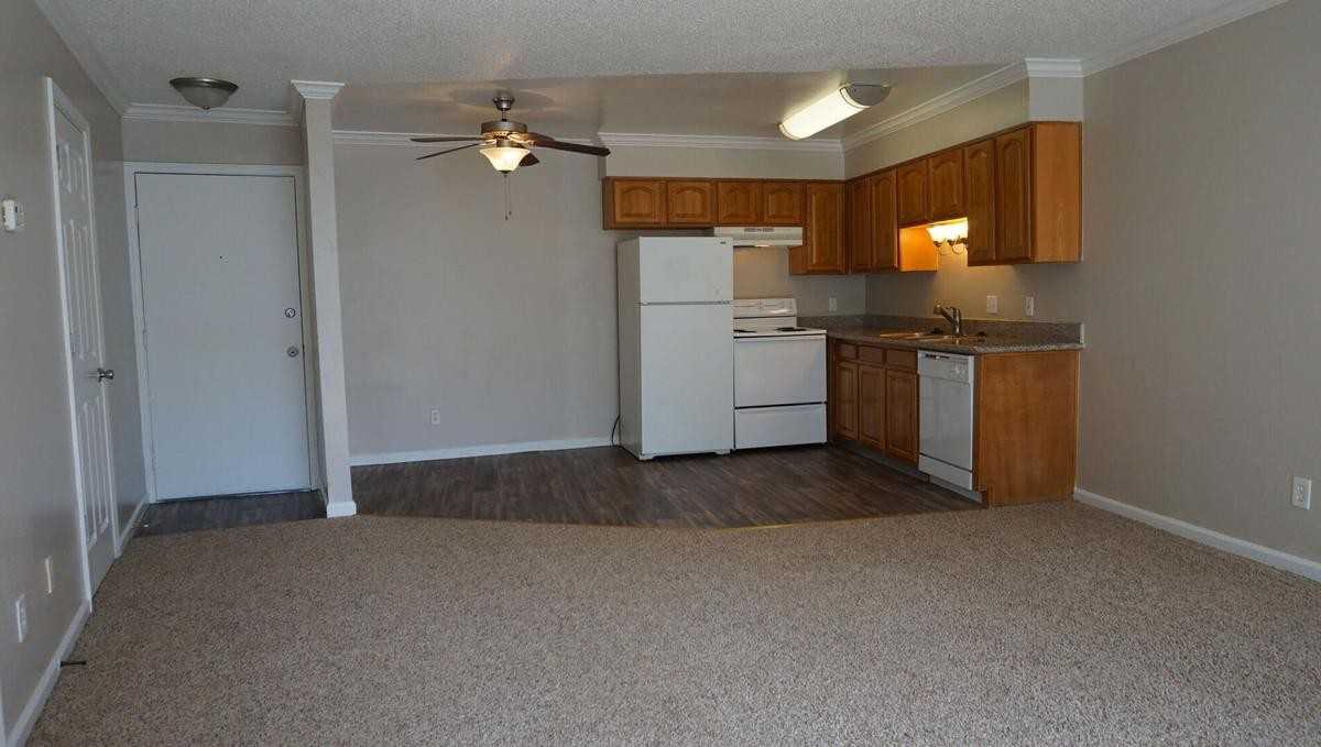 3200 Lakeside Dr - Photo 6 of 50