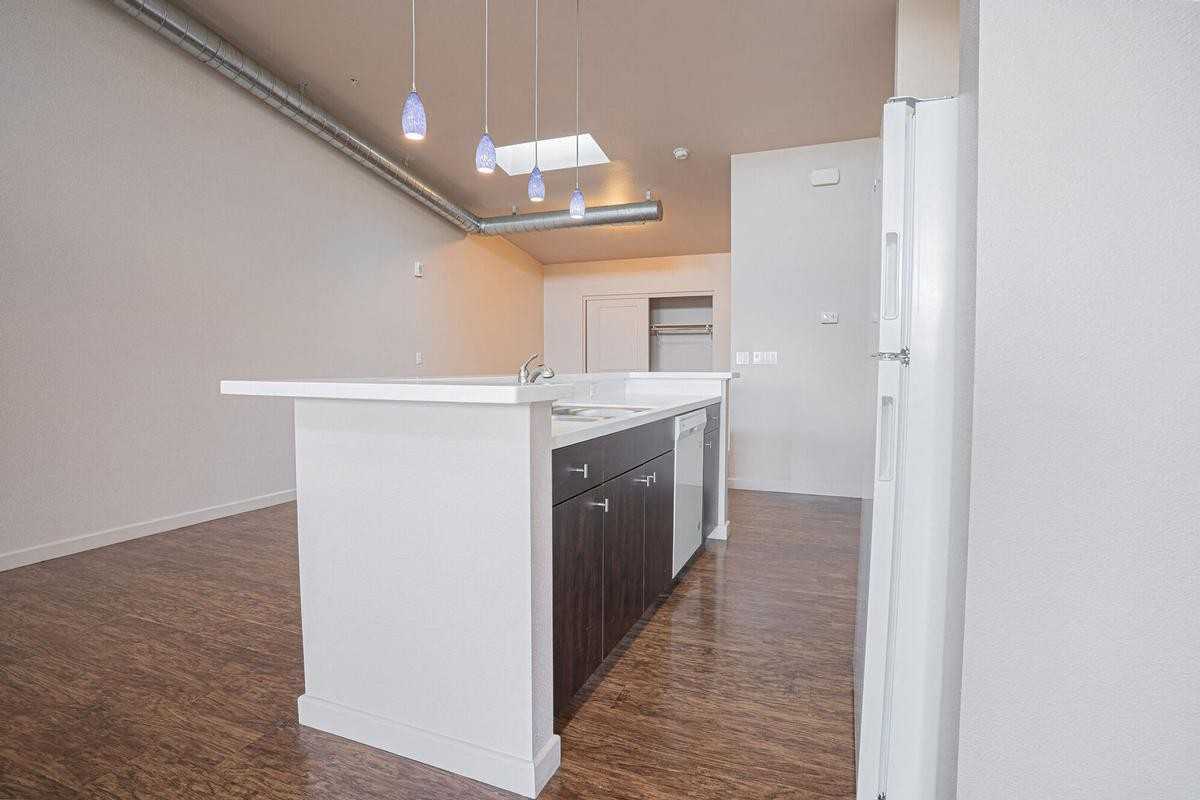 3200 Lakeside Dr - Photo 3 of 15