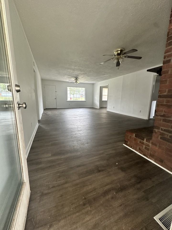 802 Oak Hurst Dr #1 - Photo 4 of 19