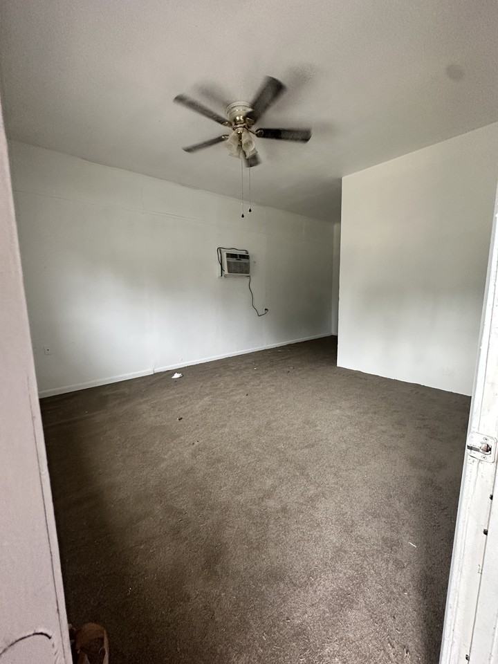 802 Oak Hurst Dr #1 - Photo 5 of 19