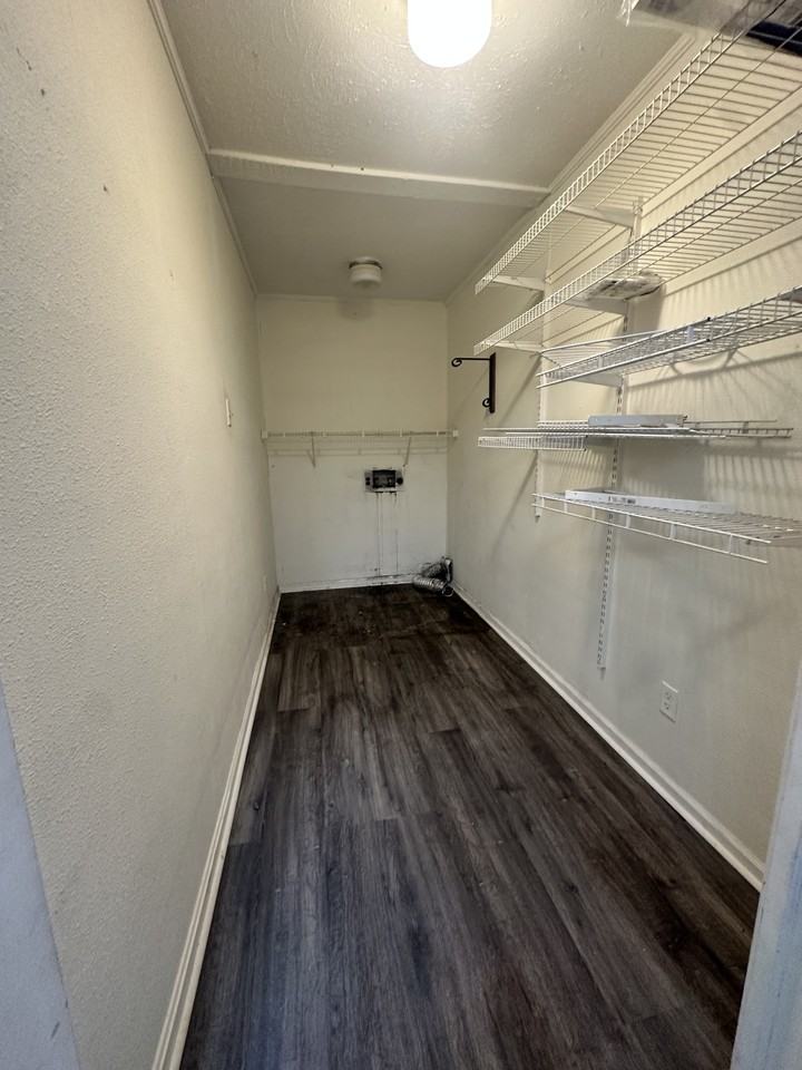 802 Oak Hurst Dr #1 - Photo 6 of 19