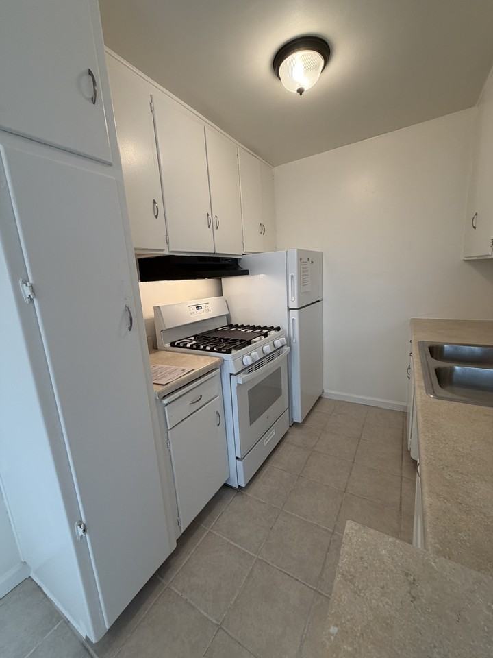 4070 32nd St #4 - Photo 4 of 9