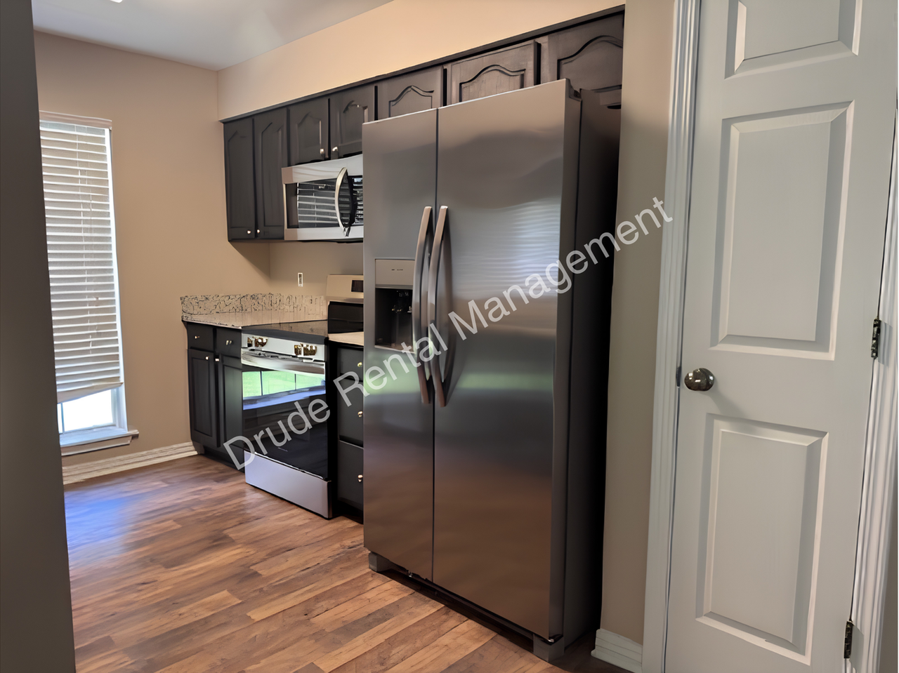 829 Eden Oaks Dr - Photo 3 of 10