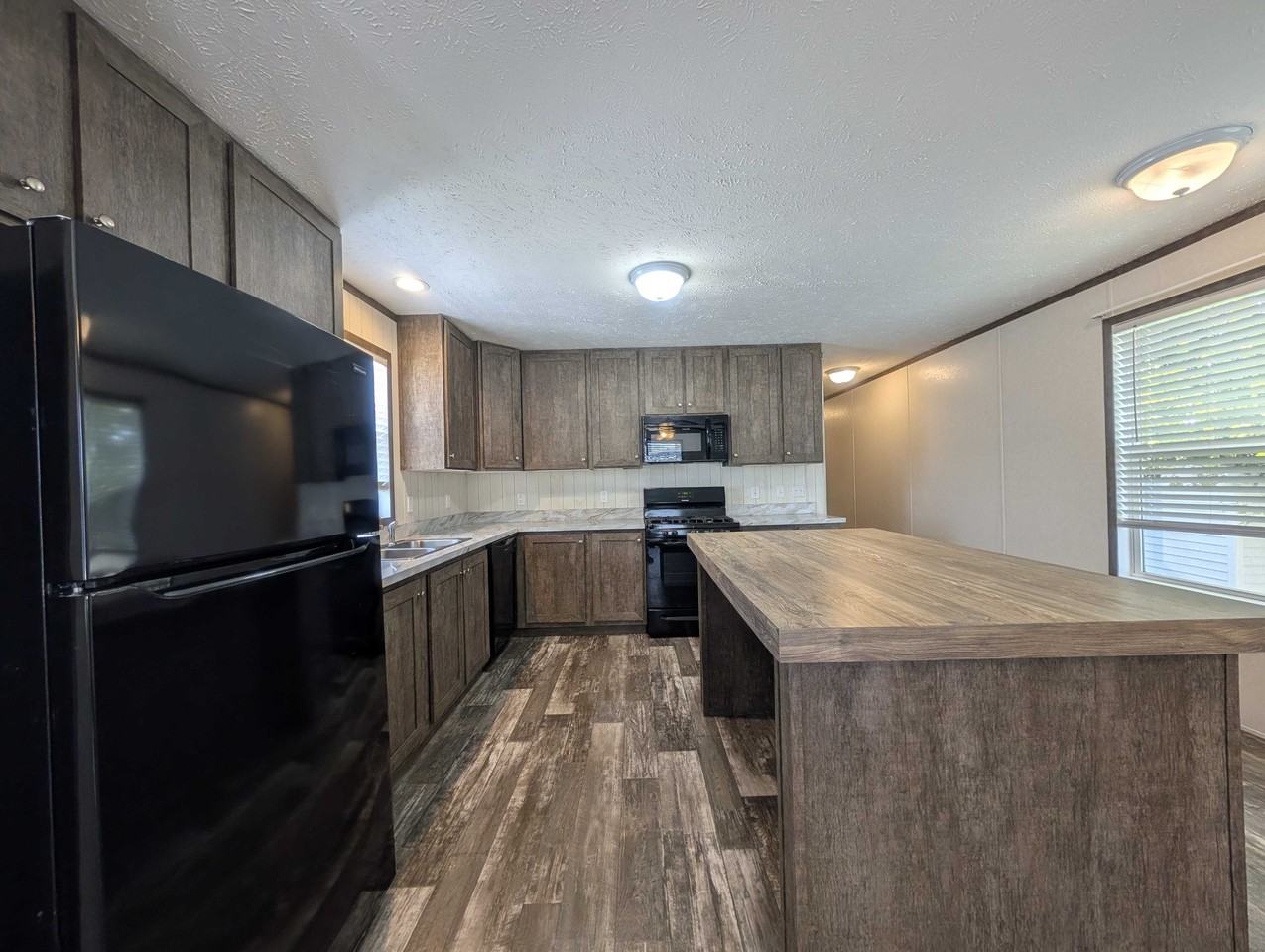 38055 Leverette Ave #491 - Photo 2 of 25