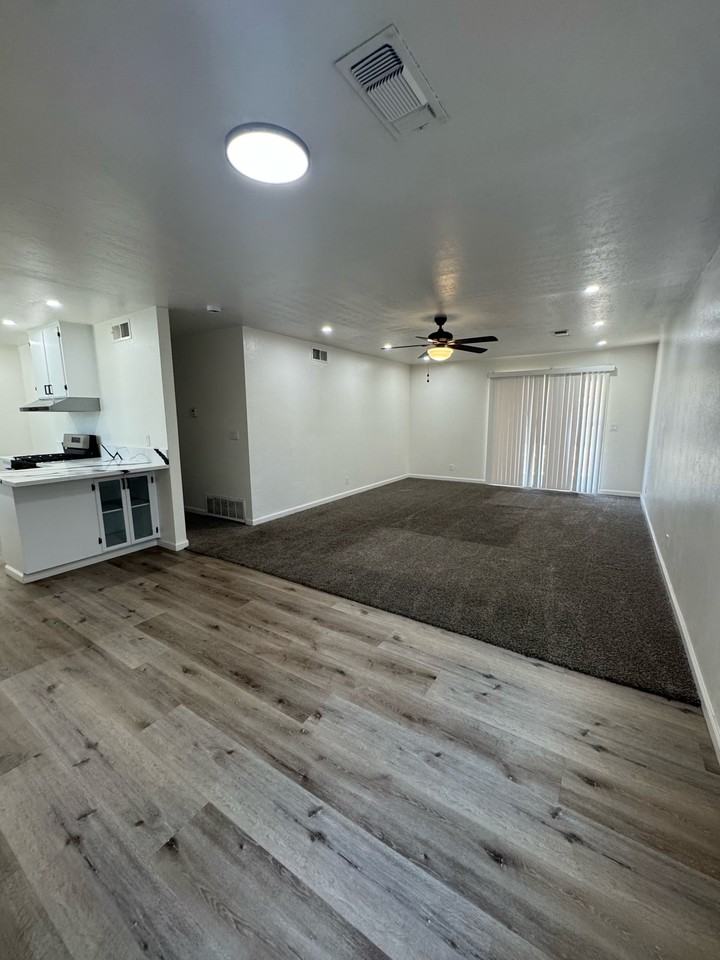 1104 Lincolnwood Cir #1 - Photo 3 of 5