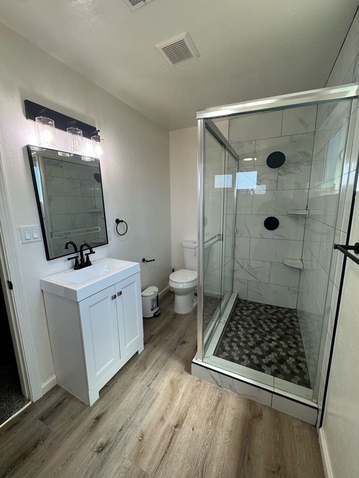 1104 Lincolnwood Cir #1 - Photo 4 of 5