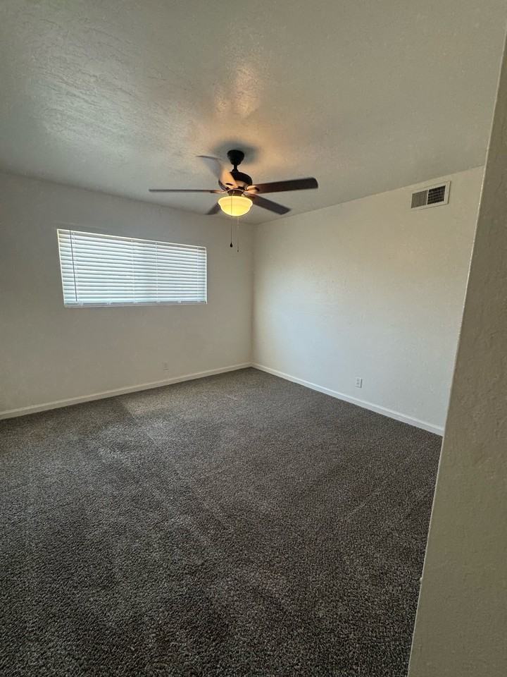 1104 Lincolnwood Cir #1 - Photo 5 of 5