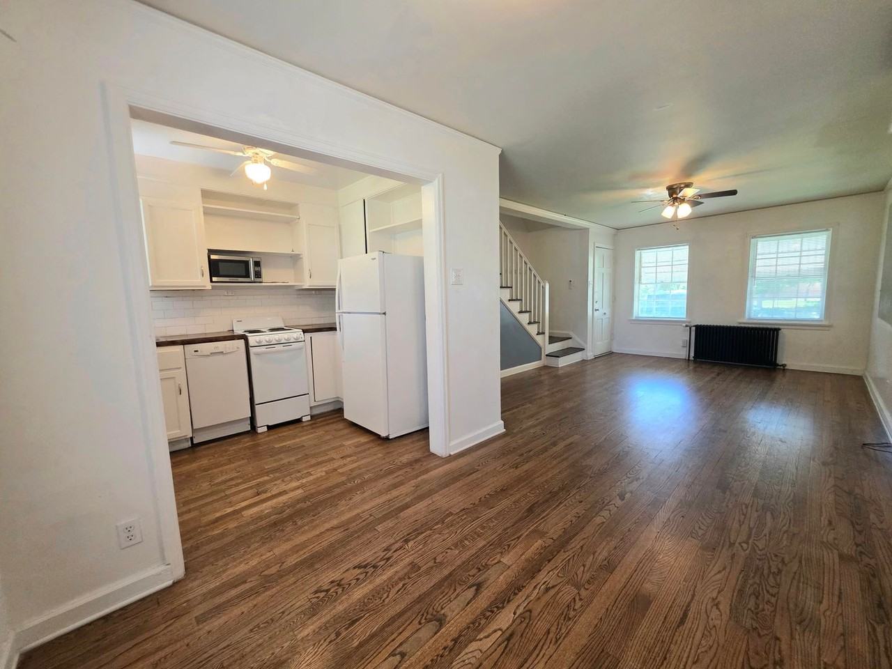 2038 N Grand Ave - Photo 4 of 11