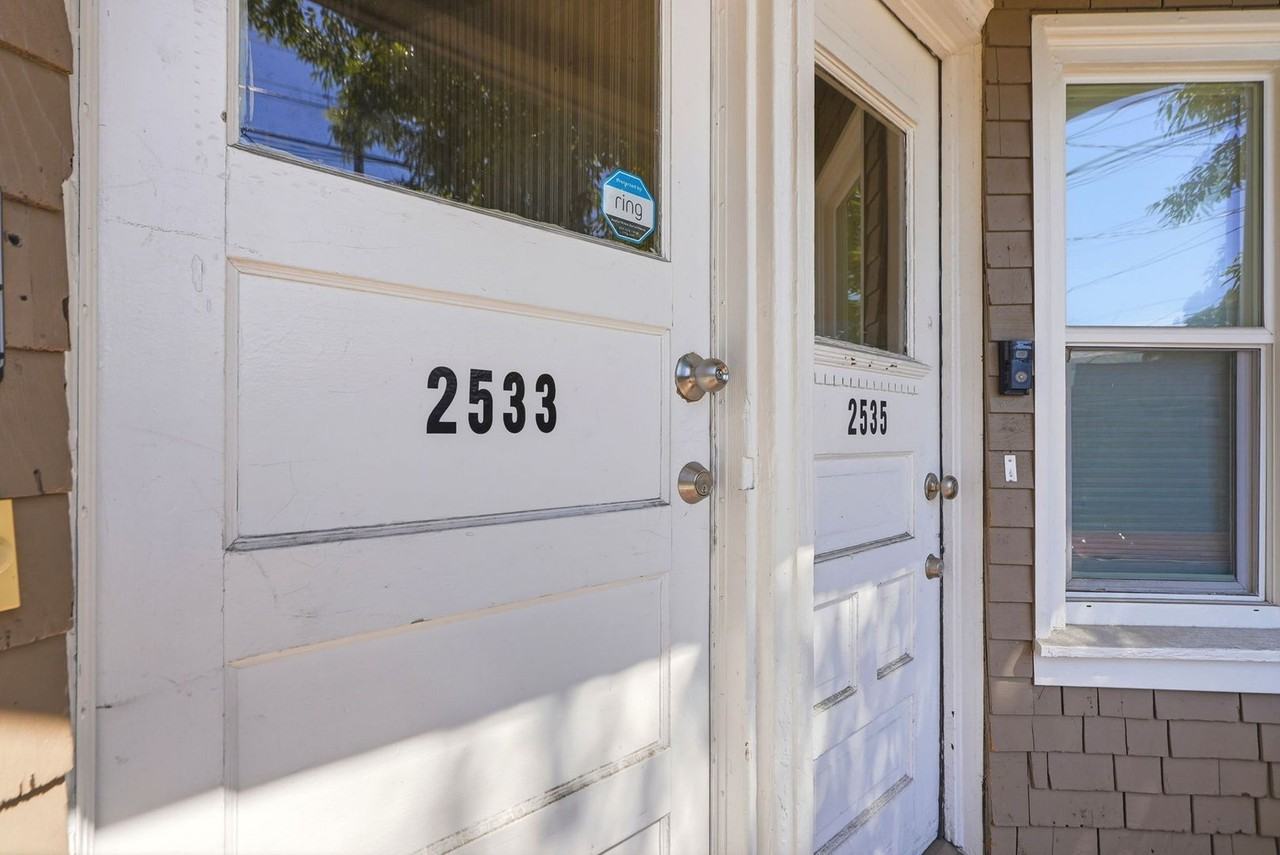 2533 Filbert St - Photo 4 of 35