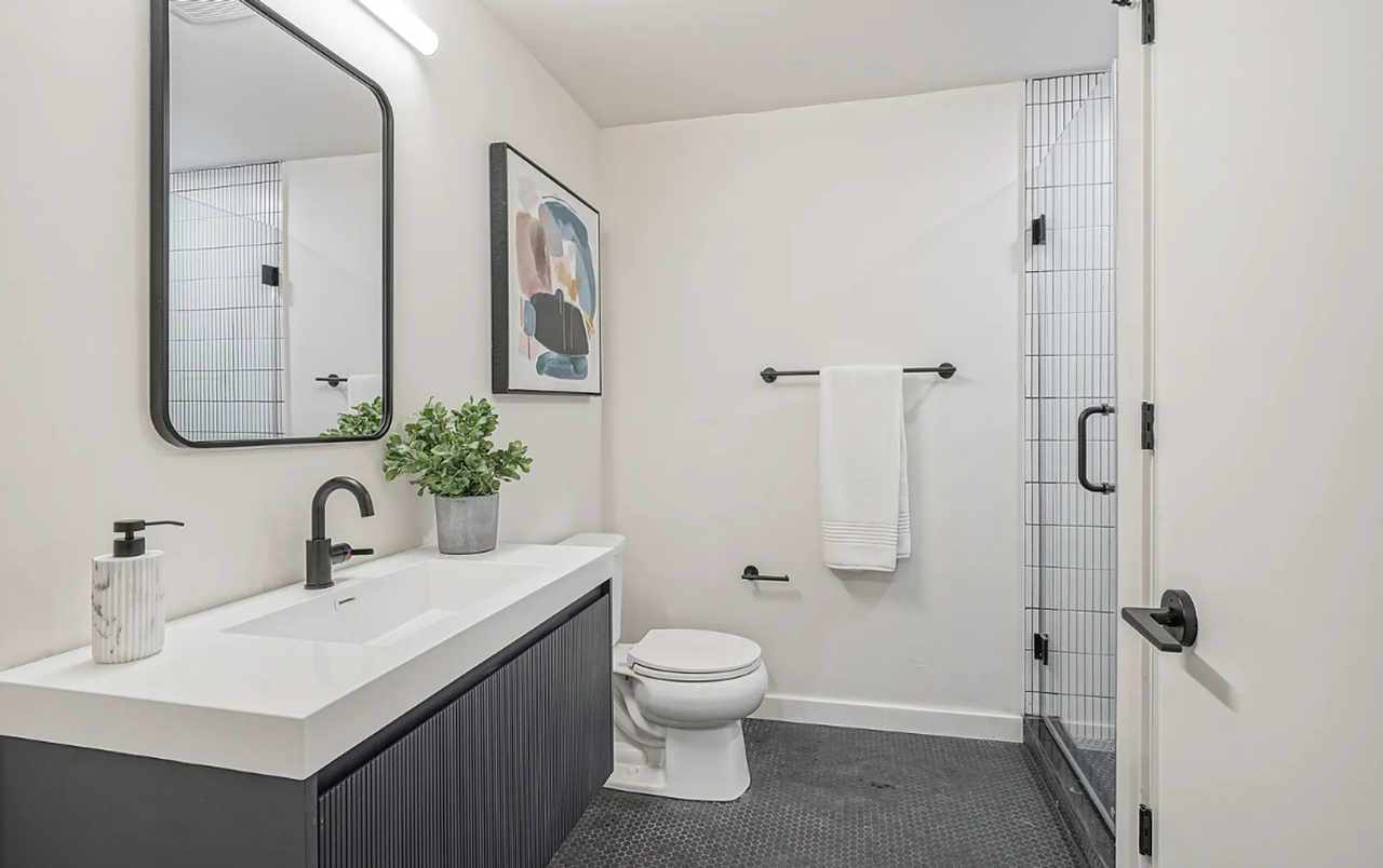 1301 Bainbridge St - Photo 2 of 14