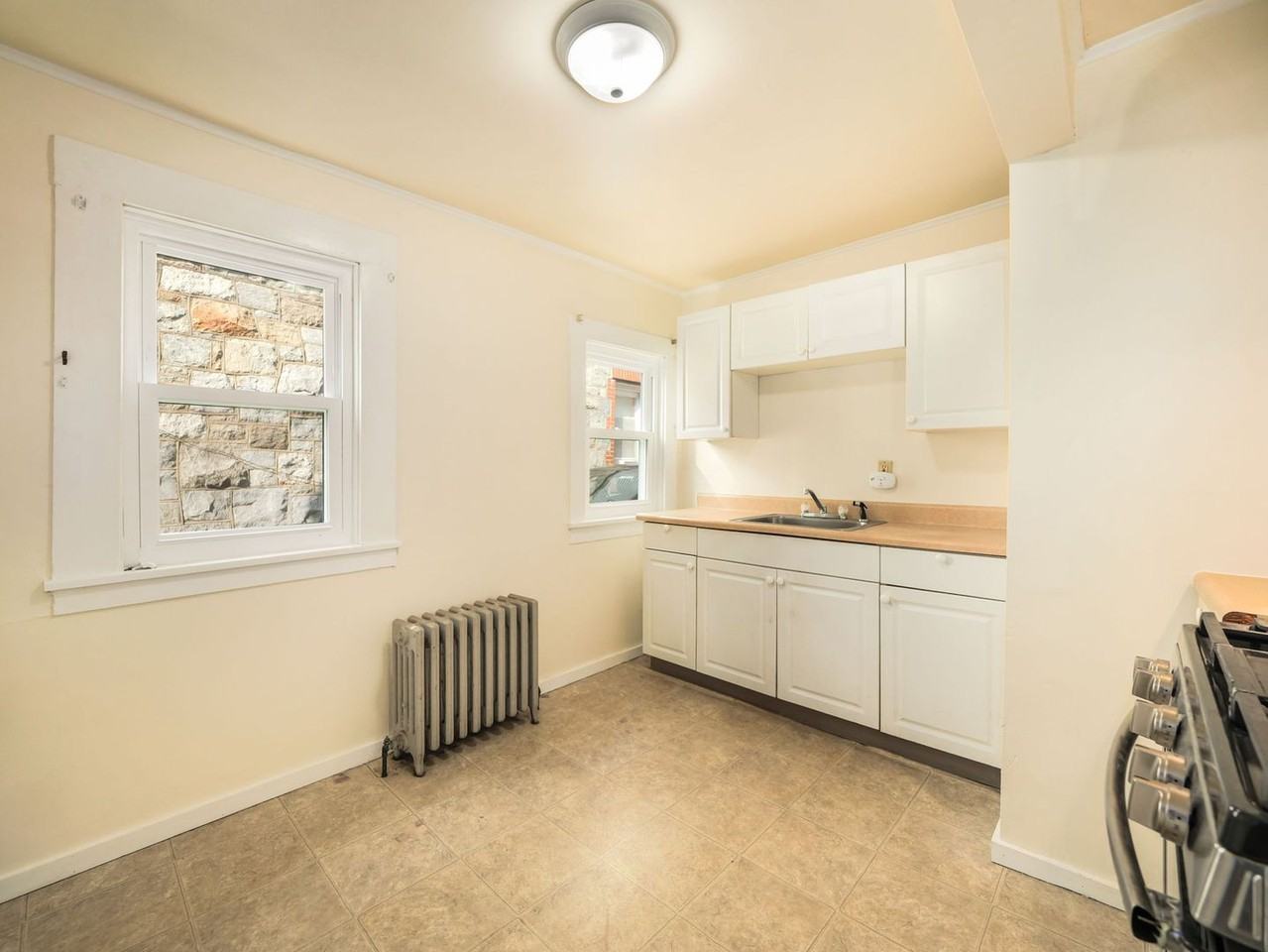 44 Center St - Photo 3 of 26