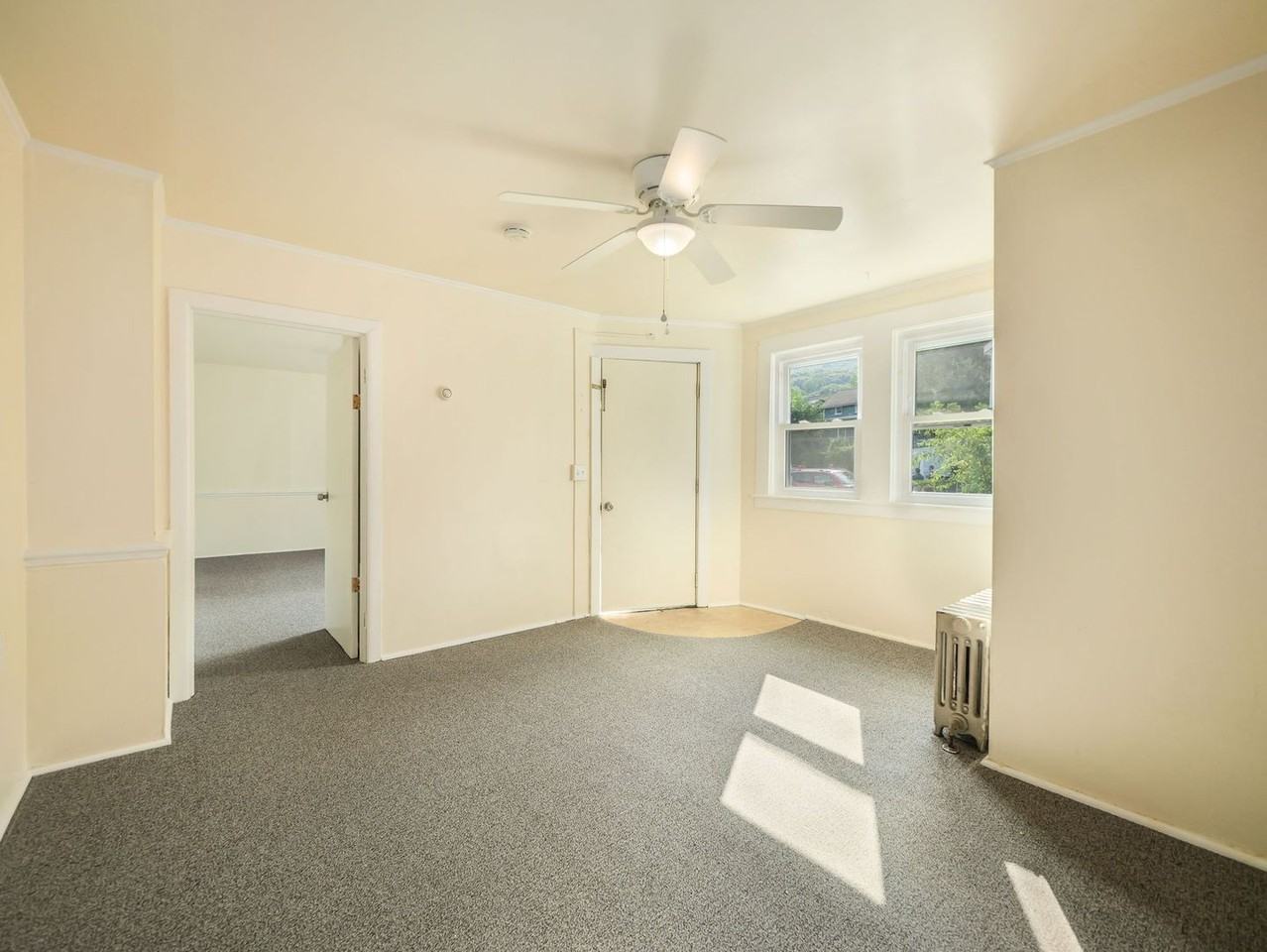 44 Center St - Photo 4 of 26