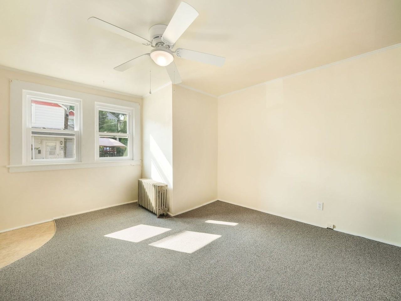 44 Center St - Photo 5 of 26