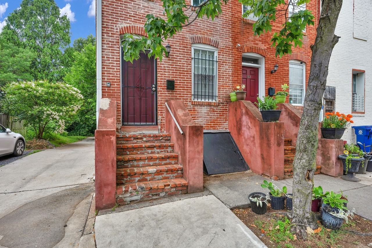 104 S Carrollton Ave - Photo 4 of 25