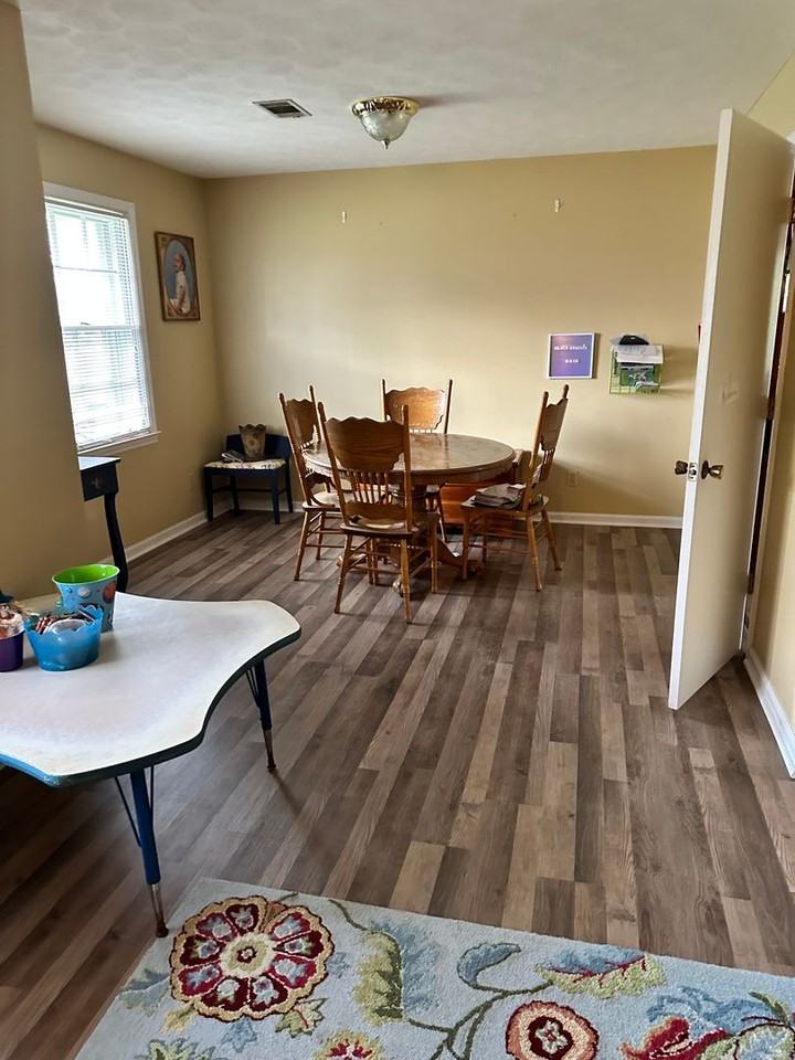 105 Central Dr - Photo 2 of 3
