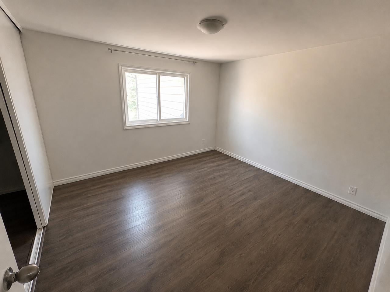 325 11-325 Erb Street West #11 - Photo 6 of 11
