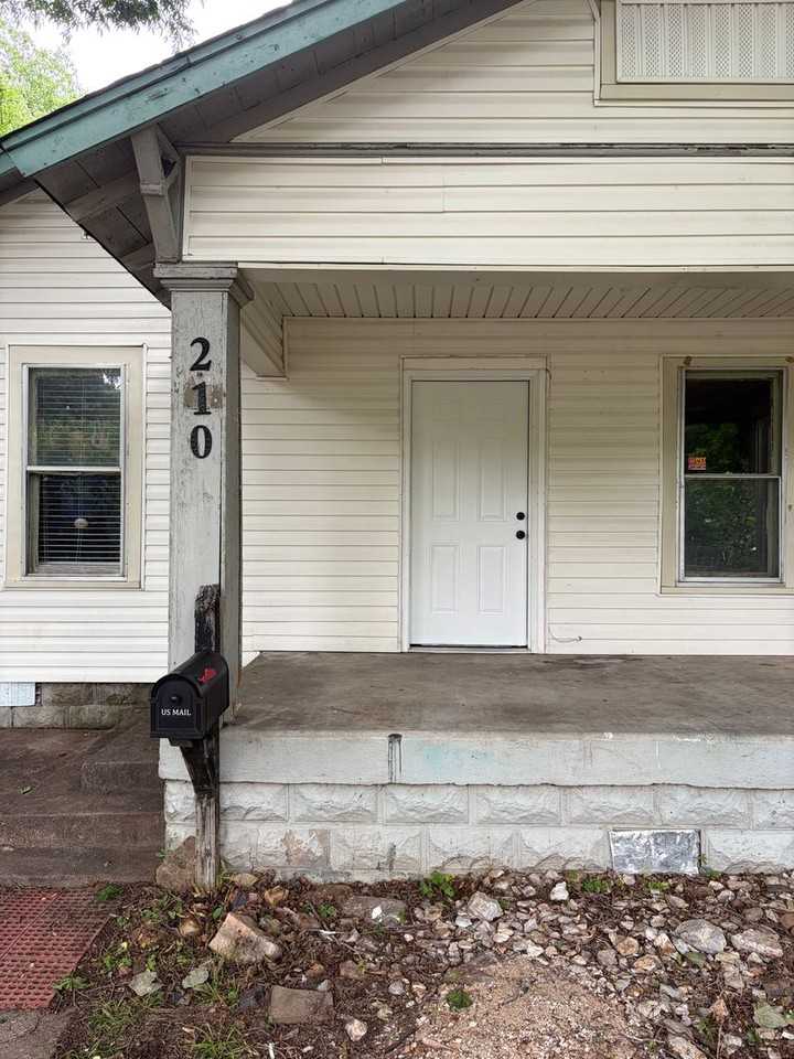 210 N 19th St - Photo 2 of 13