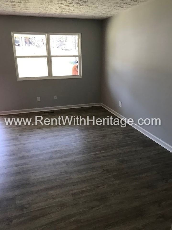 1709 Nutmeg St - Photo 2 of 30