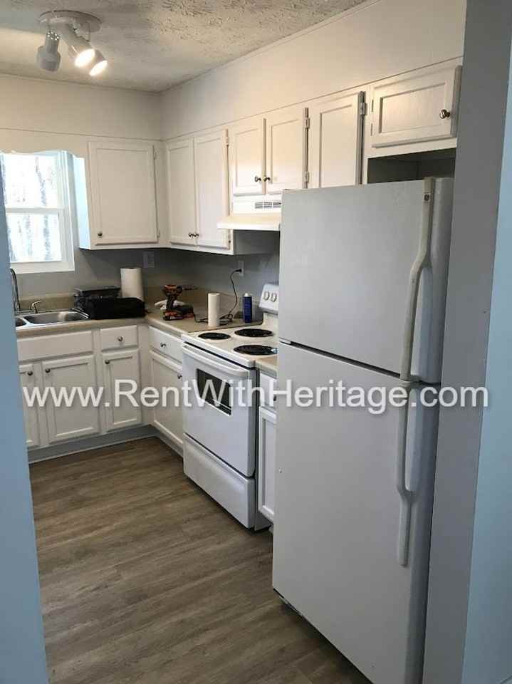 1709 Nutmeg St - Photo 5 of 30