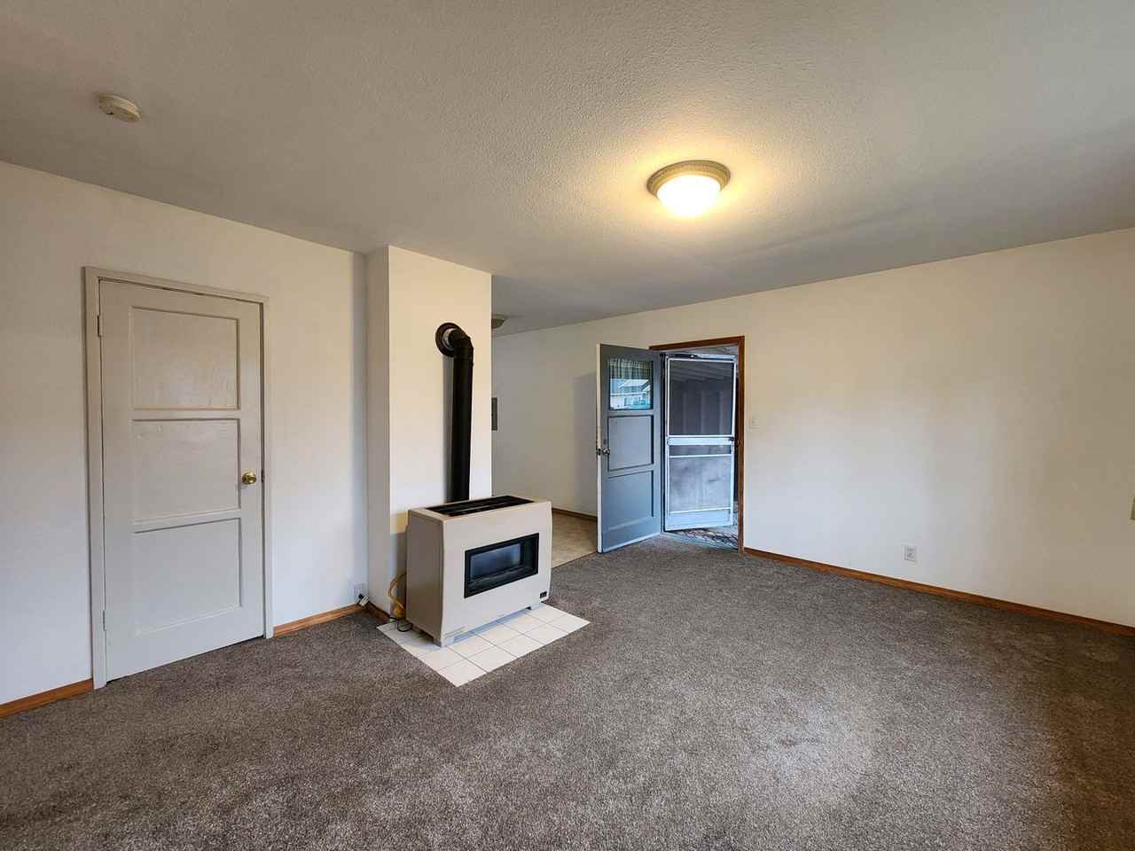 416 N Laventure Rd - Photo 2 of 7
