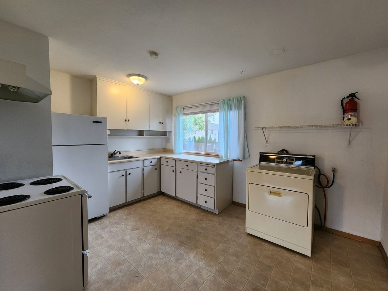 416 N Laventure Rd - Photo 3 of 7