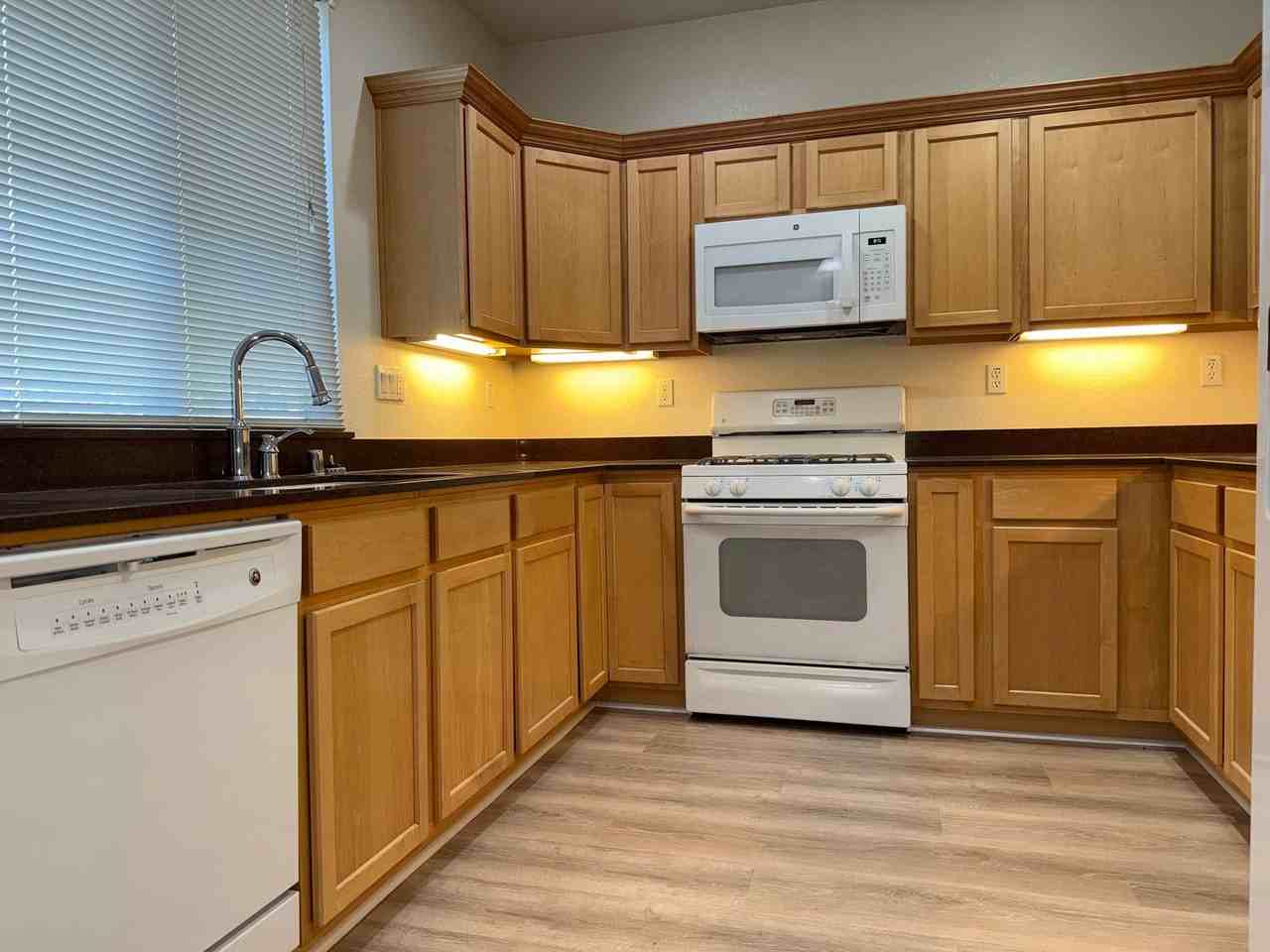 8457 Old Oak Rd - Photo 2 of 23