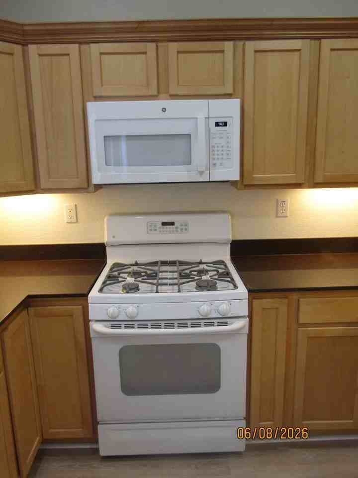 8457 Old Oak Rd - Photo 3 of 23