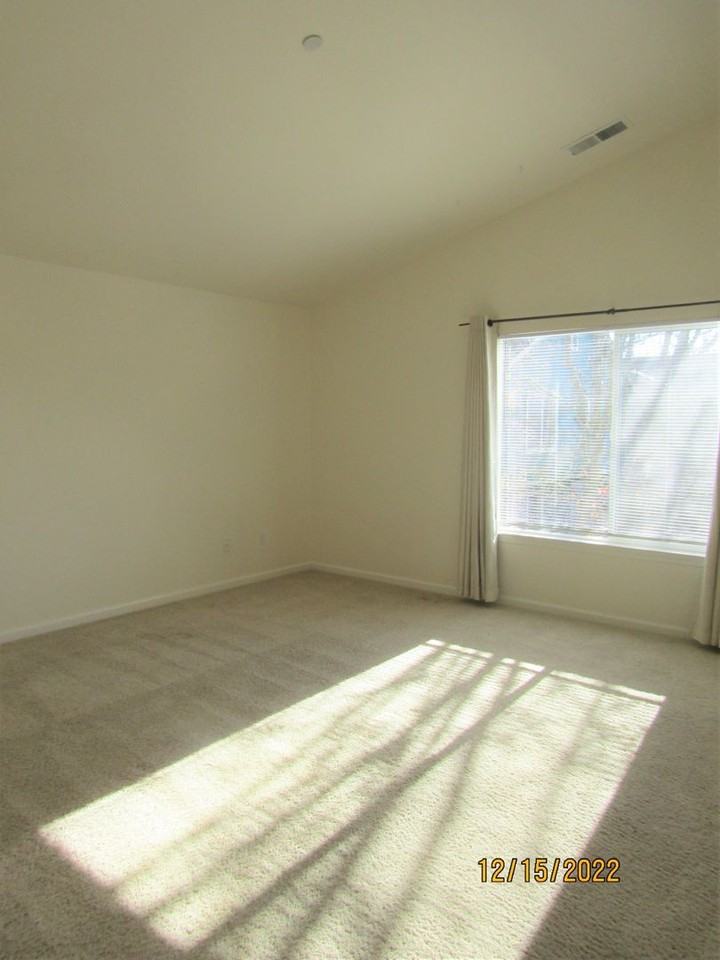 8457 Old Oak Rd - Photo 7 of 23