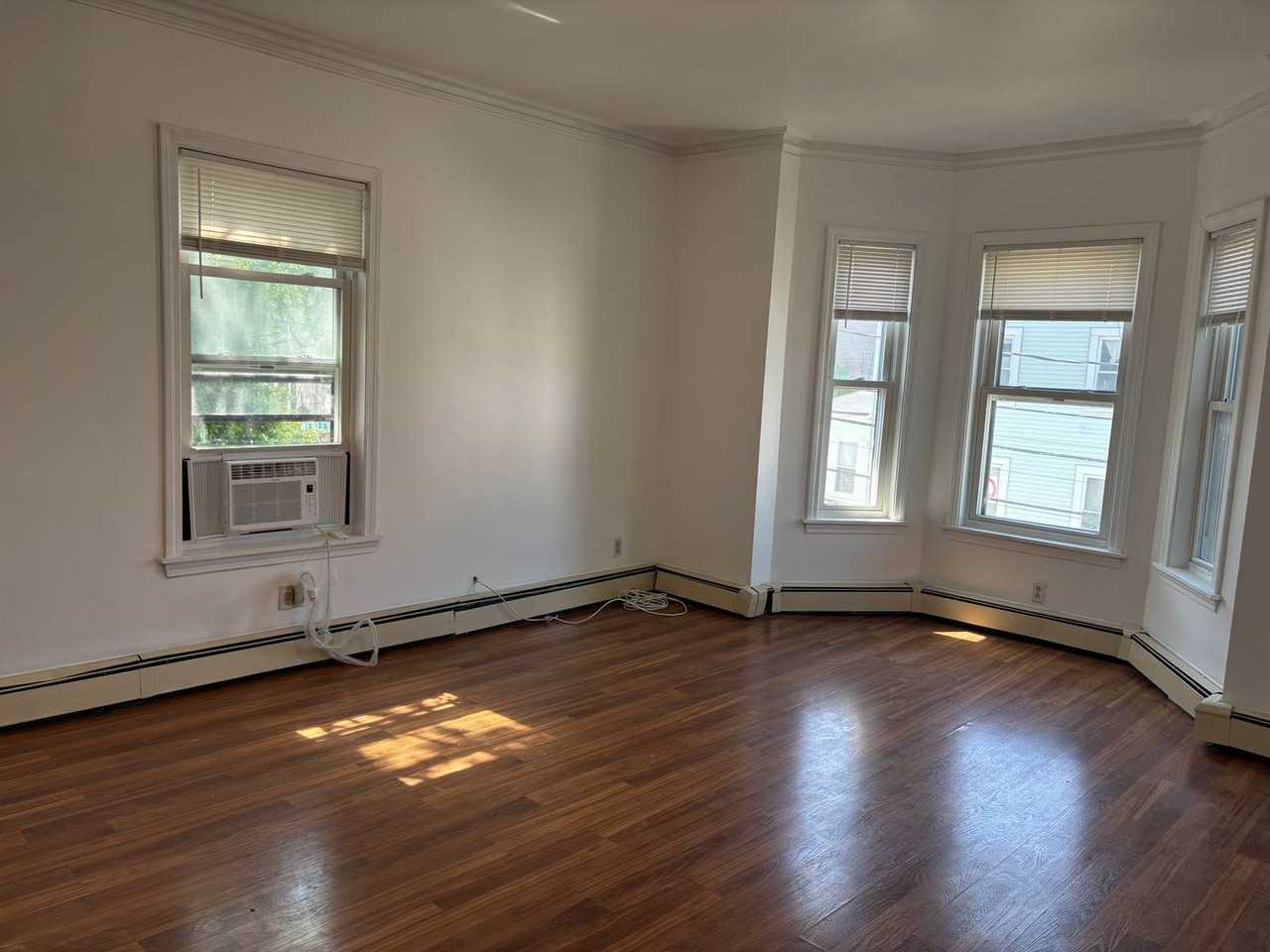 17 Armington St - Photo 4 of 13