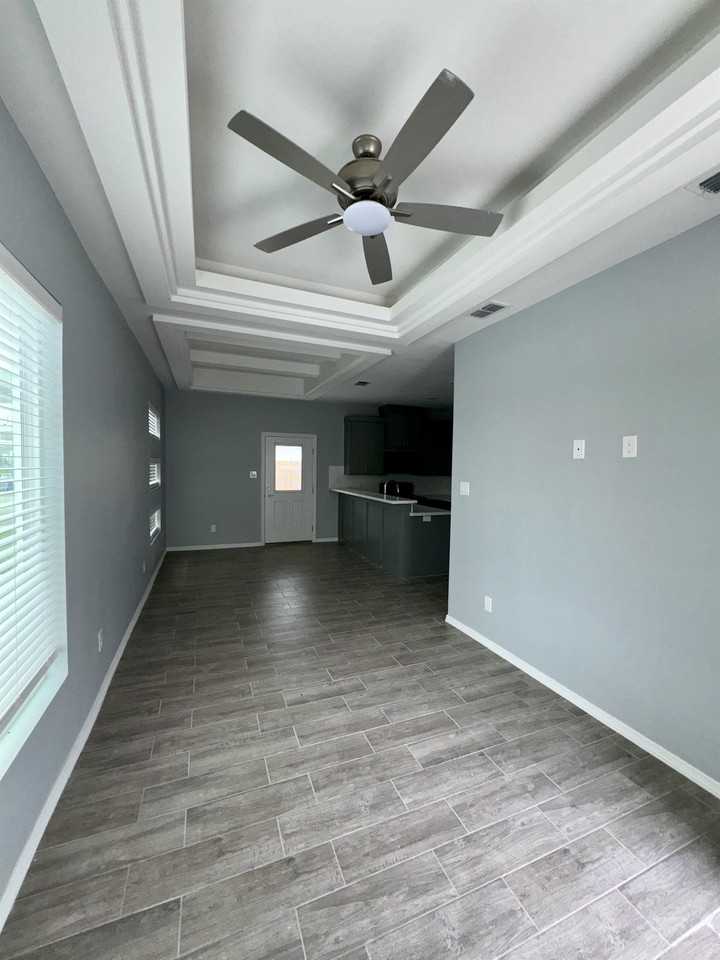 429 E Acacia St #1 - Photo 2 of 10