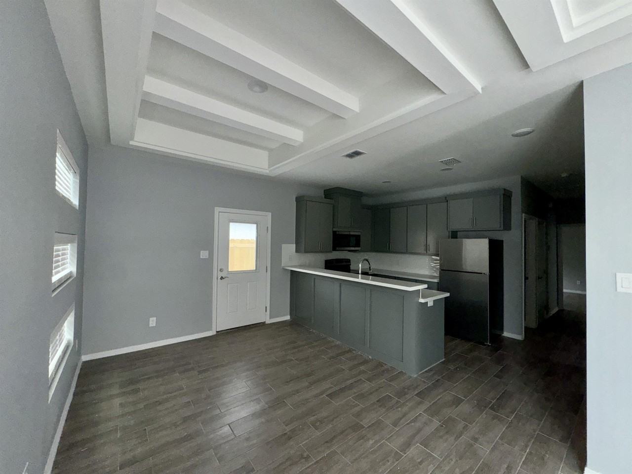 429 E Acacia St #1 - Photo 3 of 10