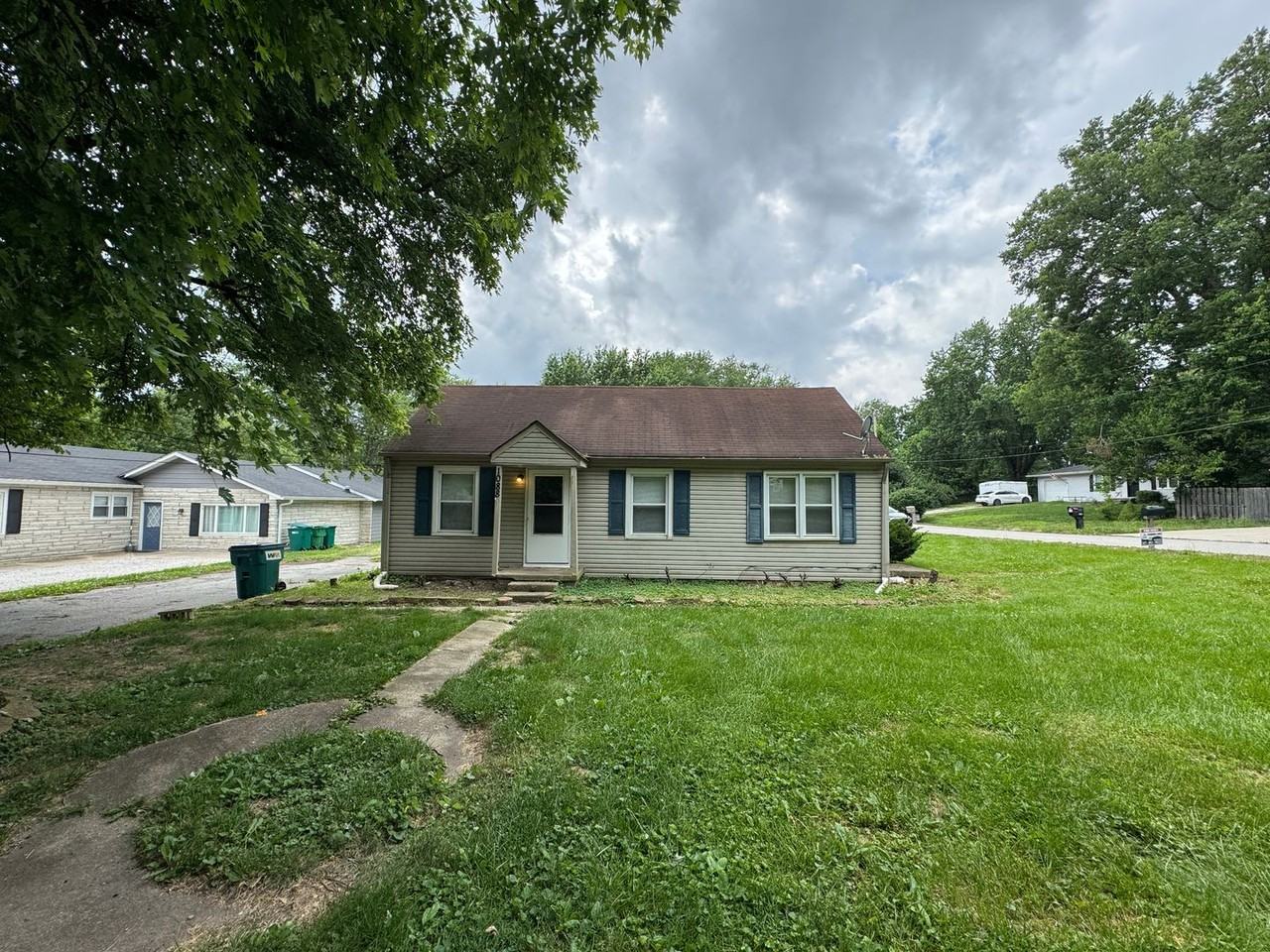 1088 S Morgantown Rd - Photo 2 of 27